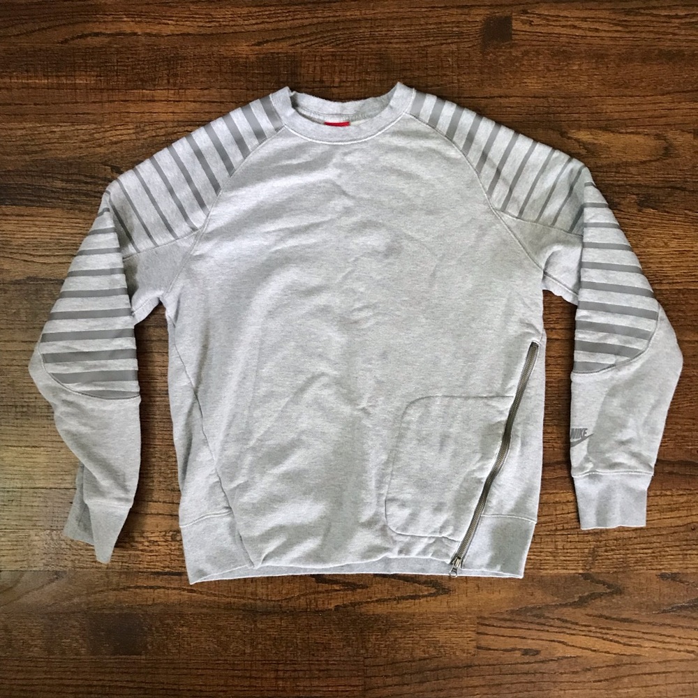 Nike sportswear track and field crewneck sz L